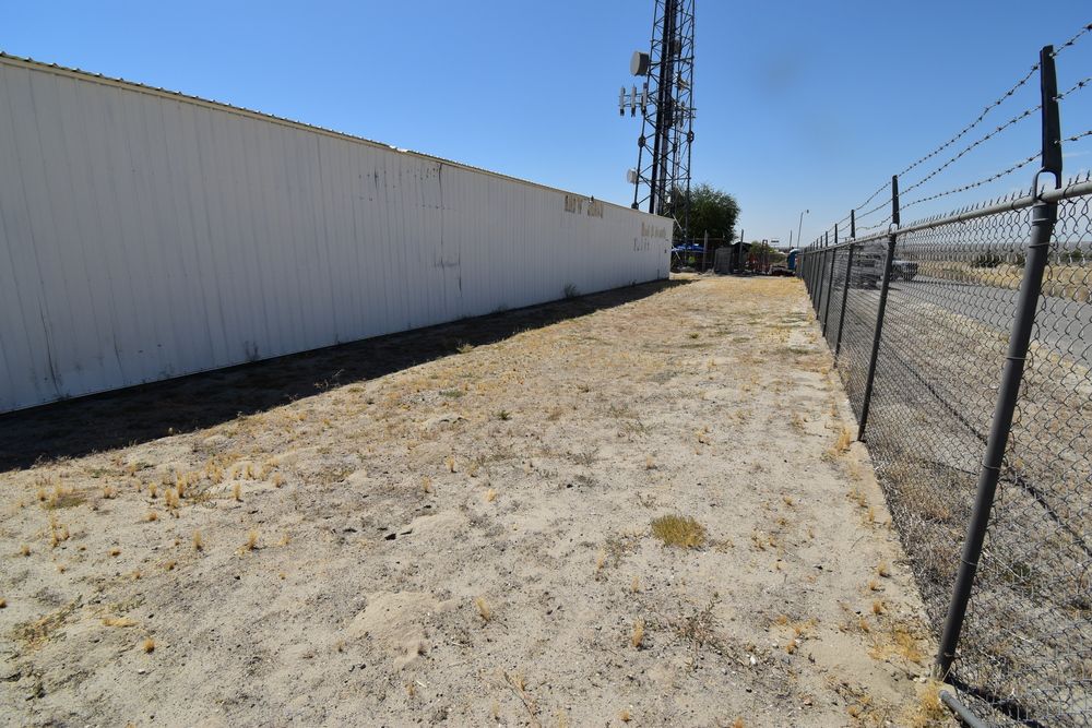 DESERT SHORES COMMERCIAL BUILDING: 3844 Scott Dr, Thermal, CA 92274